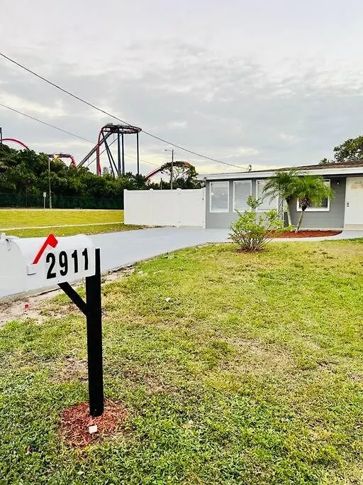 Busch Gardens Deluxe Edition W/Heatedpool タンパ